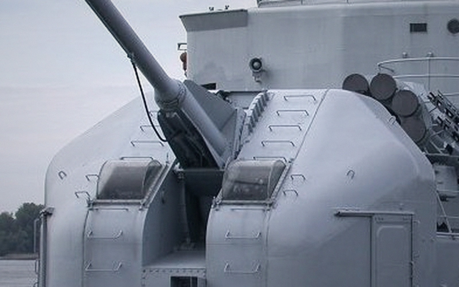 Five Turrets and a Measuring Problem